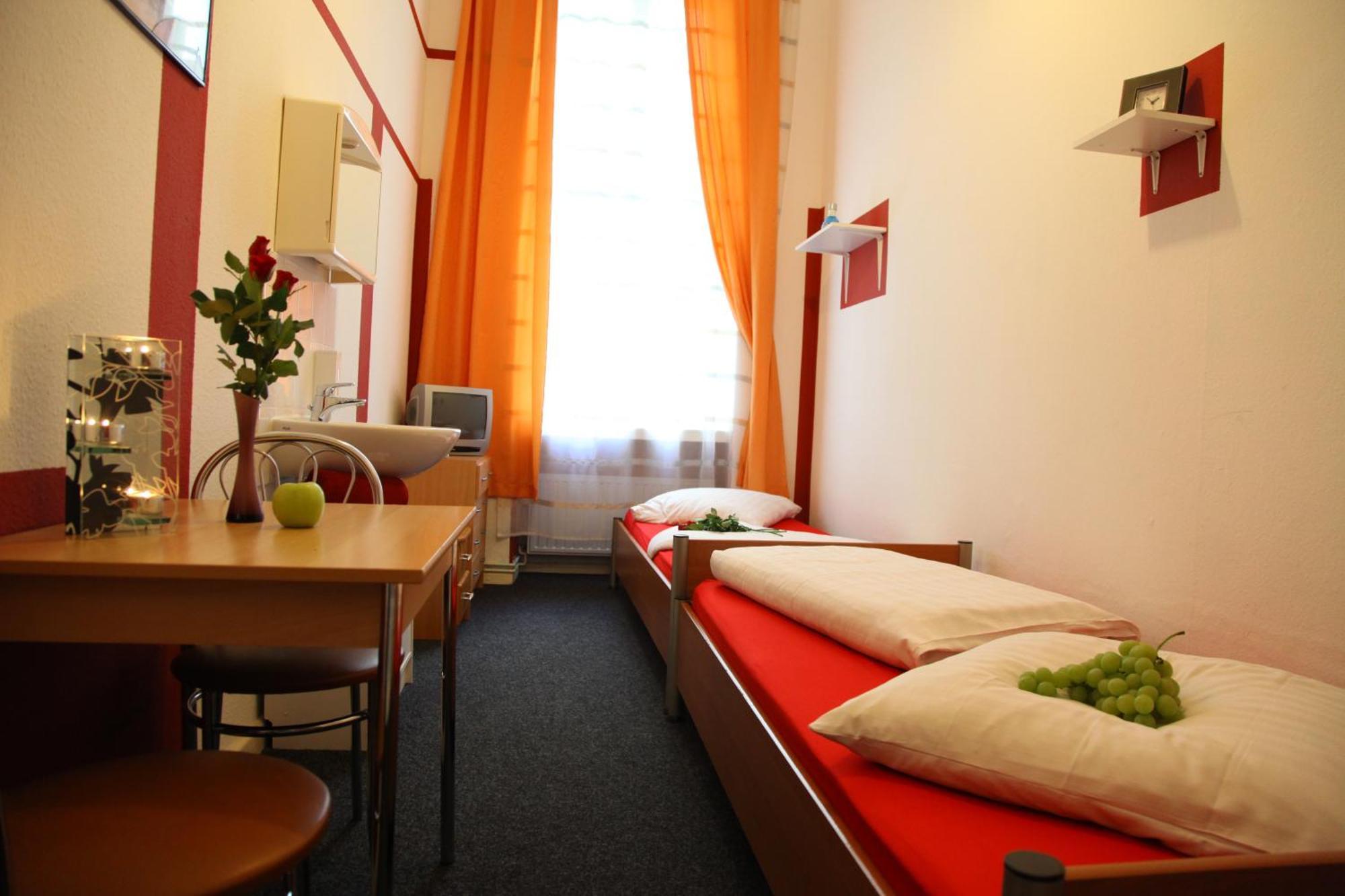 Hotel Pension Insor Berlim Exterior foto
