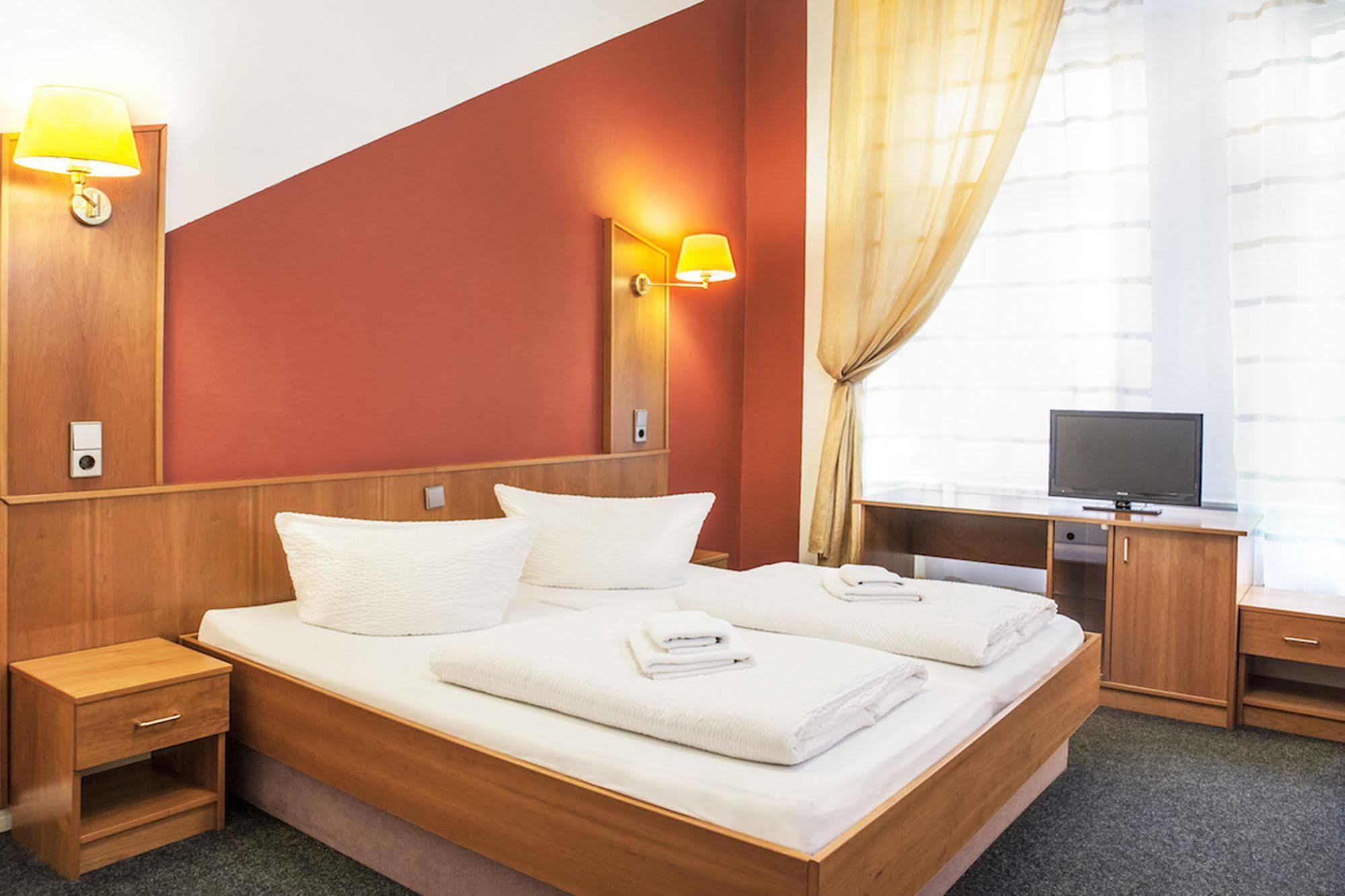 Hotel Pension Insor Berlim Exterior foto