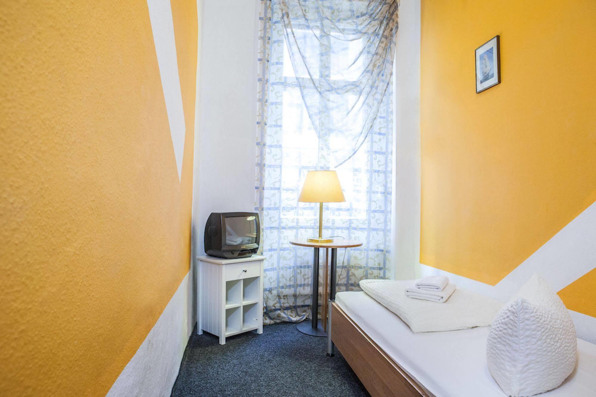 Hotel Pension Insor Berlim Exterior foto